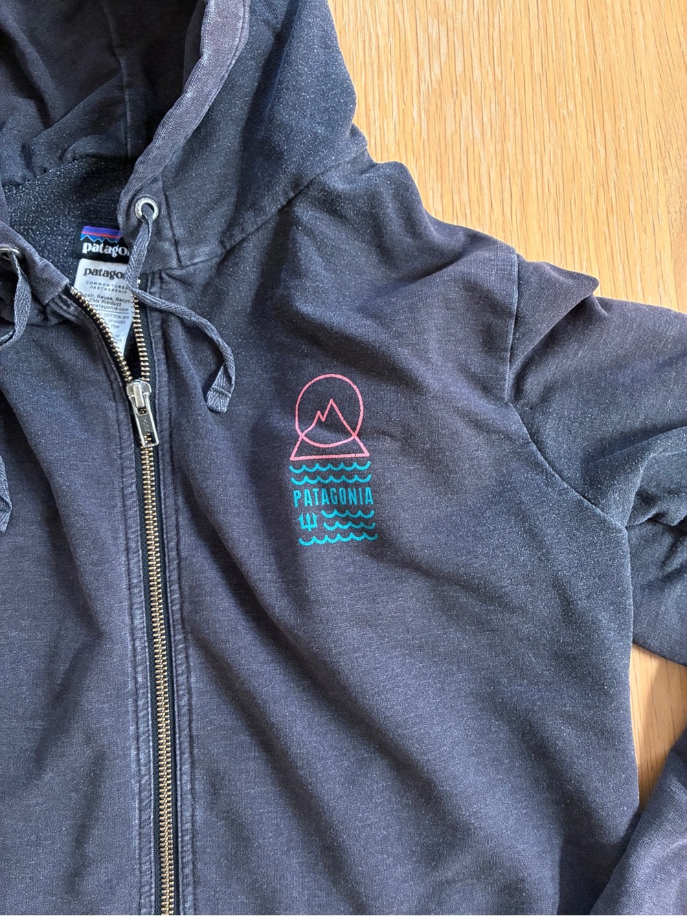 Patagonia-Zip Up-Hoodie-Casual-Outdoor-Cozy-L - Picture 3 of 11